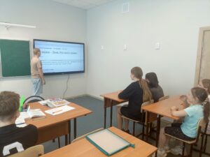 Ученик работает с интерактивной доской