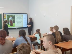 Ученицы выступают с презентацией