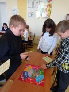 Ученики выполняют задание 