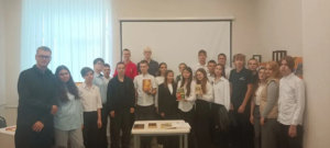 Десятиклассники в библиотеке