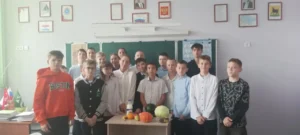Ученики на уроке правильного питания 