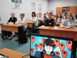 Ученики смотрят видео
