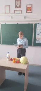 Ученица рассказывает о продуктах