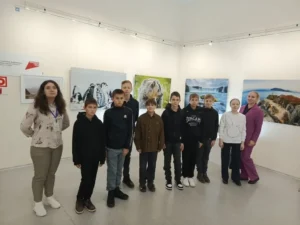 Ученики на фотовыставке