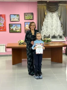 Ученица с дипломом