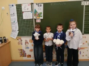 Учащиеся с цветами