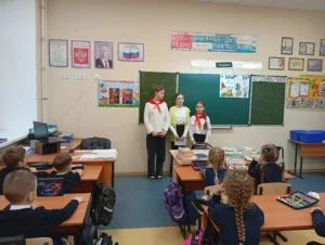 Ученицы объясняют задание