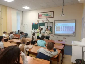 Ученики выполняют задание выступающего