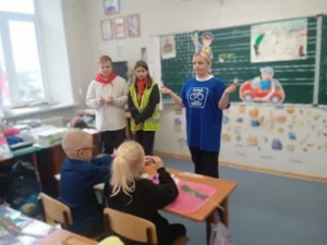 Ученица проводит мастер-класс