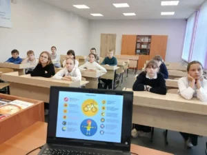 Ученики смотрят презентацию