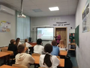 Учитель выступает