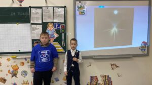 Ученики около доски