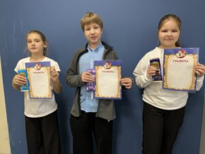 Учащиеся с грамотами