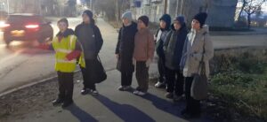 Ученики дежурят на перекрестке