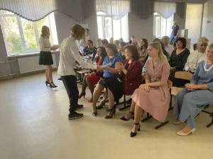 Учителя получают подарки