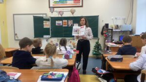 Учитель работает с классом