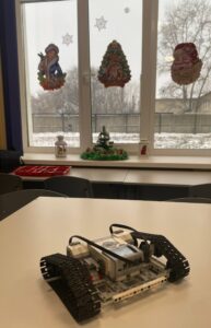 Макет робота на гусеницах