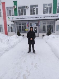 Кирилл Степовой на входе в СРЦОД
